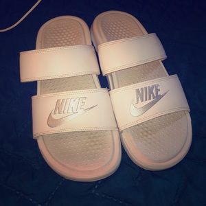 white nike slides with two straps